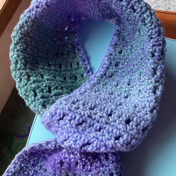 Hand crochet key hole scarf - Picture 2 of 6